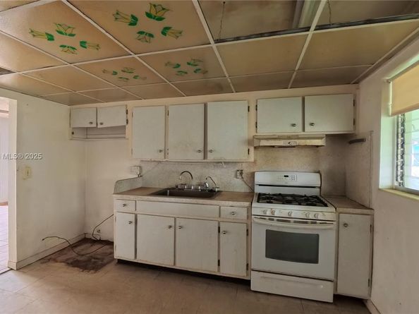 410 NW 52 St, Oakland Park FL 33309