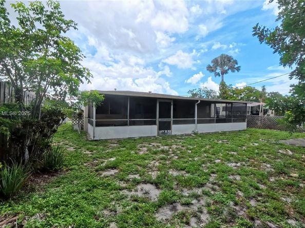 410 NW 52 St, Oakland Park FL 33309