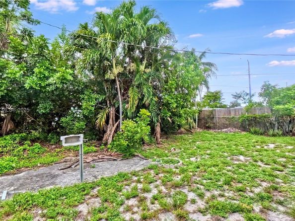 410 NW 52 St, Oakland Park FL 33309