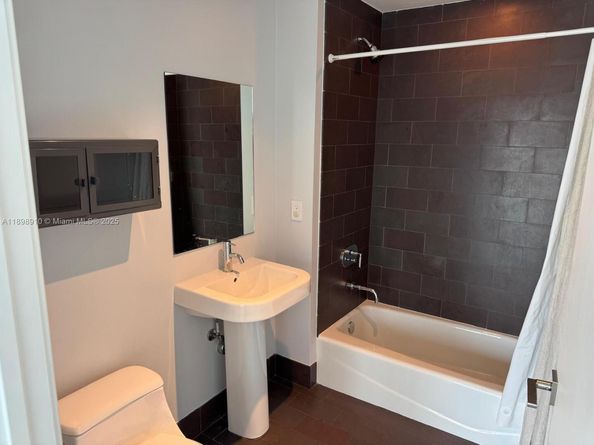 1040 Biscayne Blvd 1106, Miami FL 33132