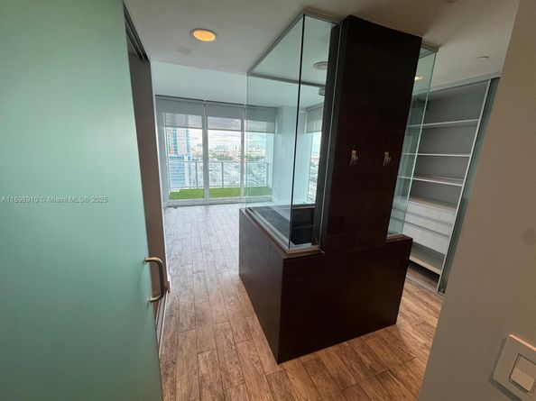 1040 Biscayne Blvd 1106, Miami FL 33132