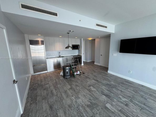 1040 Biscayne Blvd 1106, Miami FL 33132