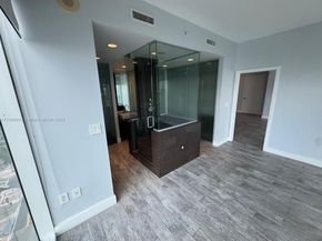 1040 Biscayne Blvd 1106, Miami FL 33132