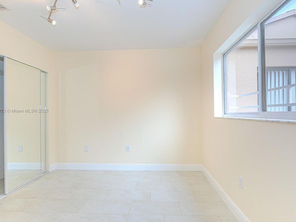 5698 W 25th Ct 5698, Hialeah FL 33016