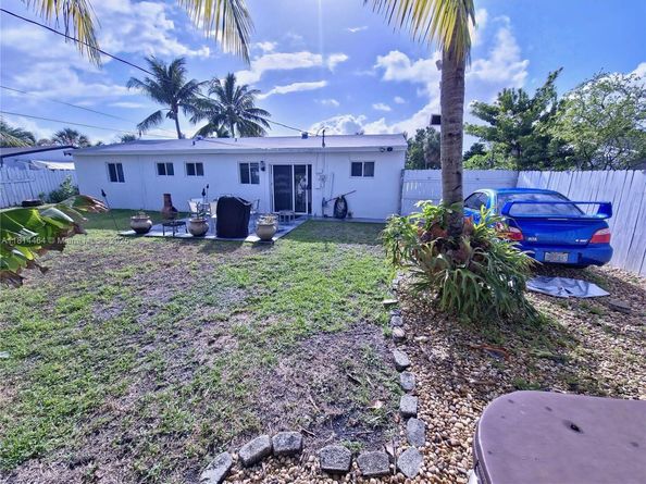 1720 SW 64th Ave, North Lauderdale FL 33068