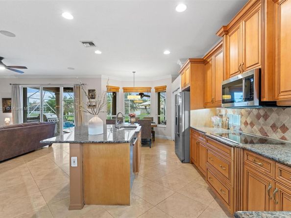 5920 NW 54th Cir, Coral Springs FL 33067