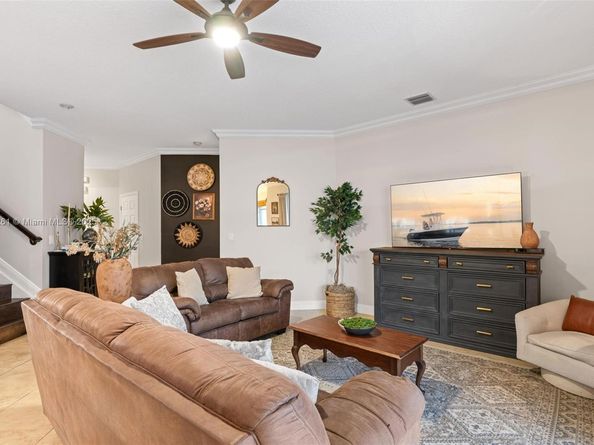 5920 NW 54th Cir, Coral Springs FL 33067
