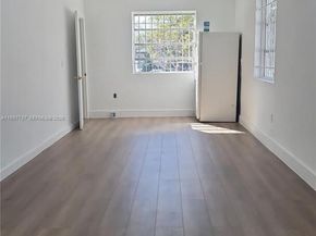 2951 NW 49th St, Miami FL 33142