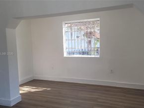 2951 NW 49th St, Miami FL 33142