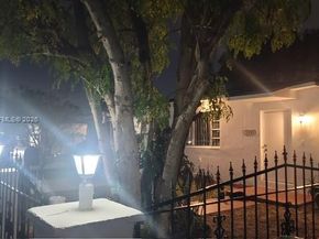 2951 NW 49th St, Miami FL 33142