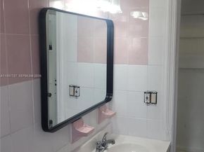 2951 NW 49th St, Miami FL 33142