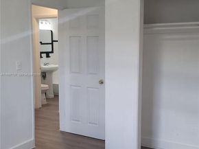 2951 NW 49th St, Miami FL 33142