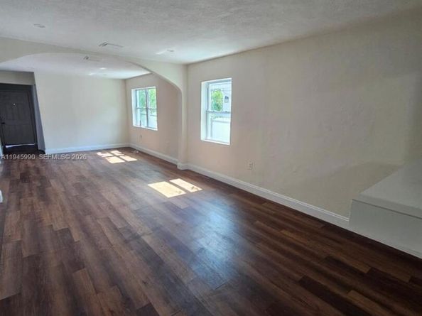 1717 NW 69th St, Miami FL 33147