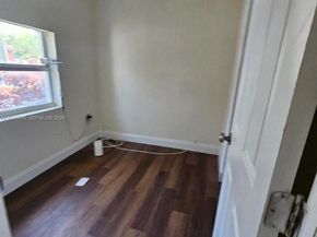 1717 NW 69th St, Miami FL 33147