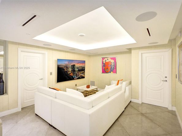 900 Biscayne Blvd 6107, Miami FL 33132