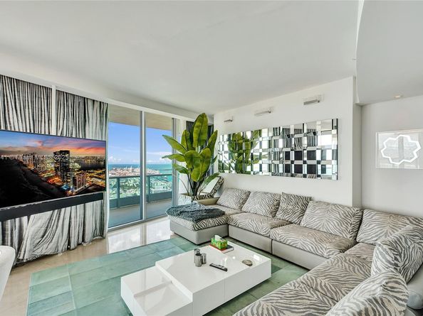 900 Biscayne Blvd 6107, Miami FL 33132