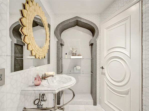 900 Biscayne Blvd 6107, Miami FL 33132