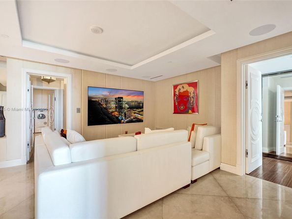 900 Biscayne Blvd 6107, Miami FL 33132