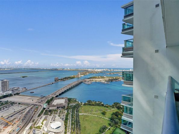 900 Biscayne Blvd 6107, Miami FL 33132