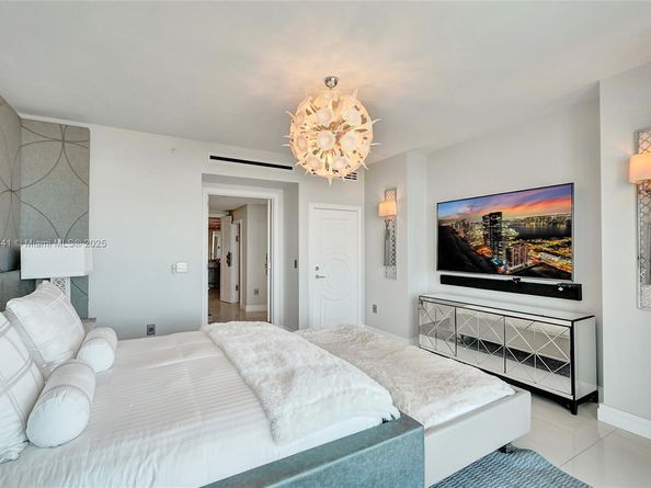 900 Biscayne Blvd 6107, Miami FL 33132