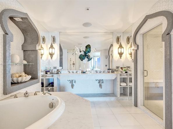 900 Biscayne Blvd 6107, Miami FL 33132