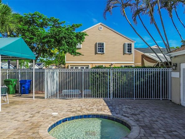 207 SW 159th Ter, Sunrise FL 33326