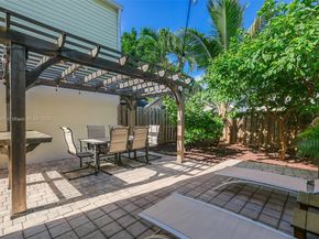 207 SW 159th Ter, Sunrise FL 33326
