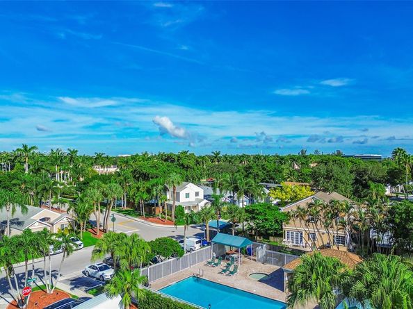 207 SW 159th Ter, Sunrise FL 33326