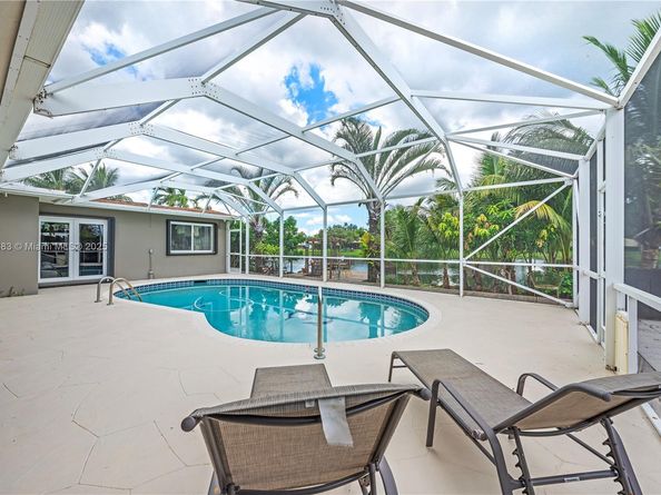 11041 NW 22nd St, Pembroke Pines FL 33026