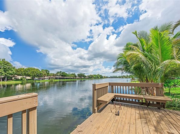 11041 NW 22nd St, Pembroke Pines FL 33026
