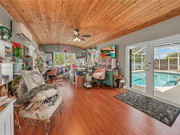 11041 NW 22nd St, Pembroke Pines FL 33026