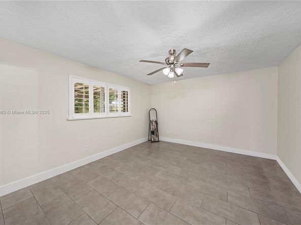 11041 NW 22nd St, Pembroke Pines FL 33026