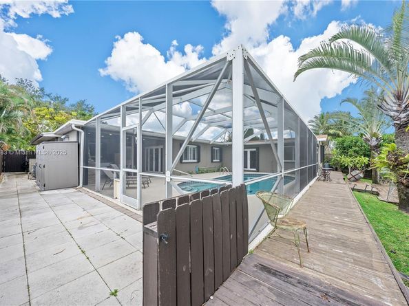 11041 NW 22nd St, Pembroke Pines FL 33026