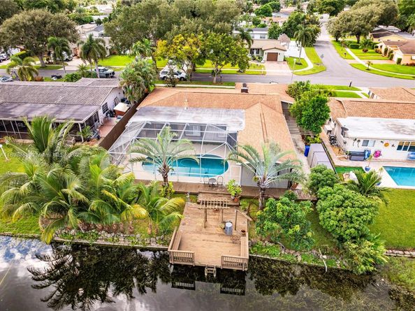 11041 NW 22nd St, Pembroke Pines FL 33026