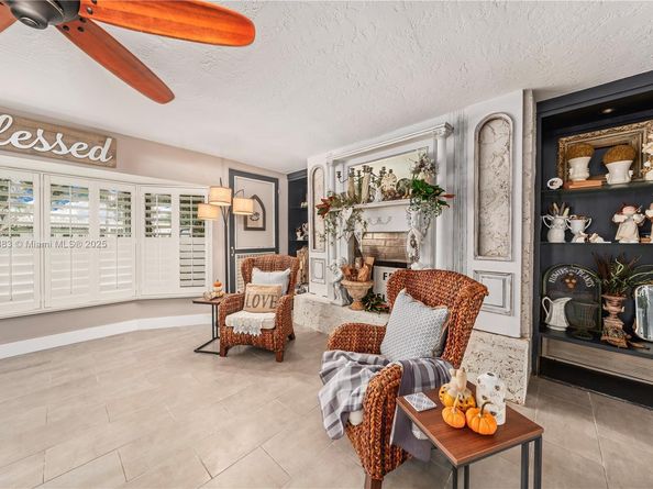 11041 NW 22nd St, Pembroke Pines FL 33026