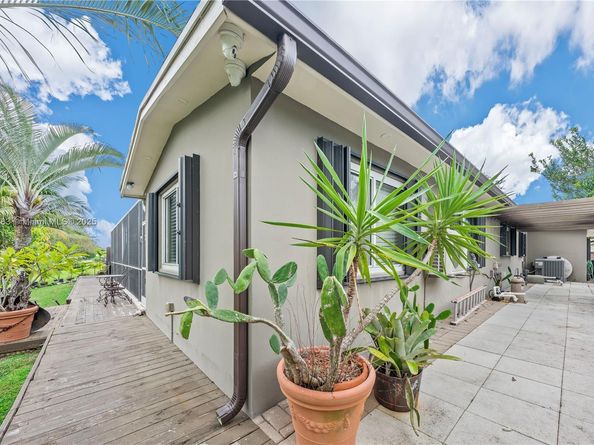 11041 NW 22nd St, Pembroke Pines FL 33026