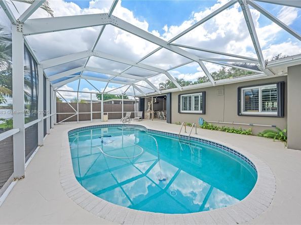 11041 NW 22nd St, Pembroke Pines FL 33026