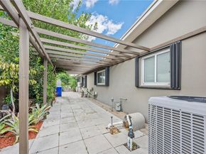 11041 NW 22nd St, Pembroke Pines FL 33026