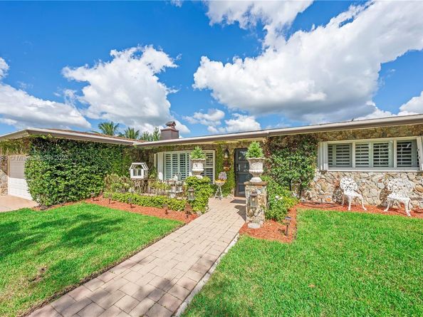 11041 NW 22nd St, Pembroke Pines FL 33026