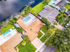 11041 NW 22nd St, Pembroke Pines FL 33026