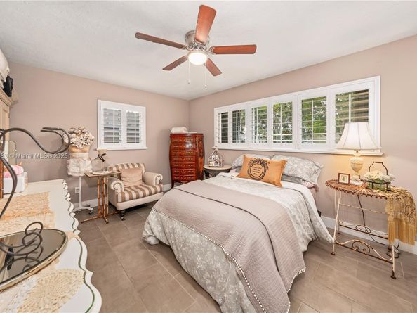 11041 NW 22nd St, Pembroke Pines FL 33026