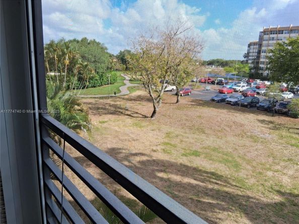 1300 St Charles Pl 308, Pembroke Pines FL 33026