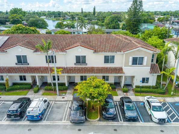 2820 NW 180th St, Miami Gardens FL 33056