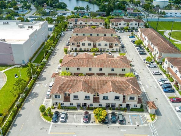 2820 NW 180th St, Miami Gardens FL 33056
