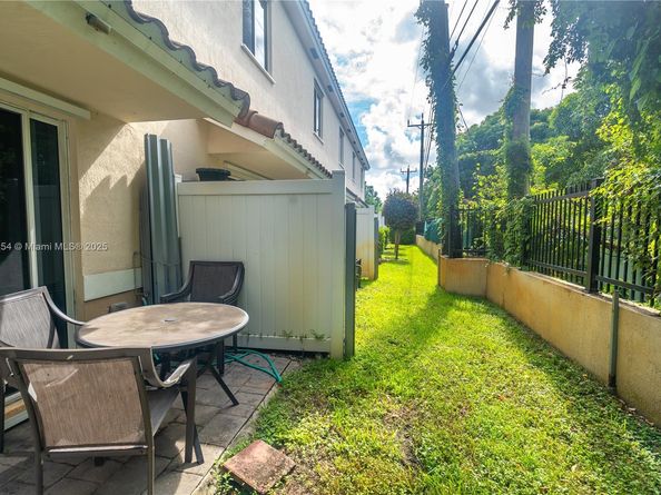 2820 NW 180th St, Miami Gardens FL 33056