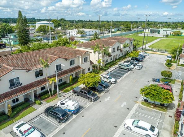 2820 NW 180th St, Miami Gardens FL 33056