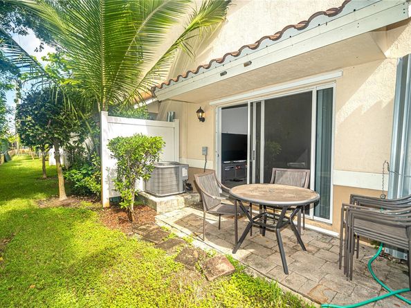 2820 NW 180th St, Miami Gardens FL 33056