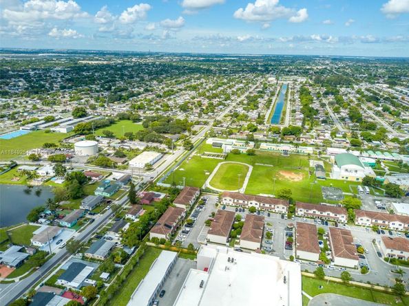 2820 NW 180th St, Miami Gardens FL 33056