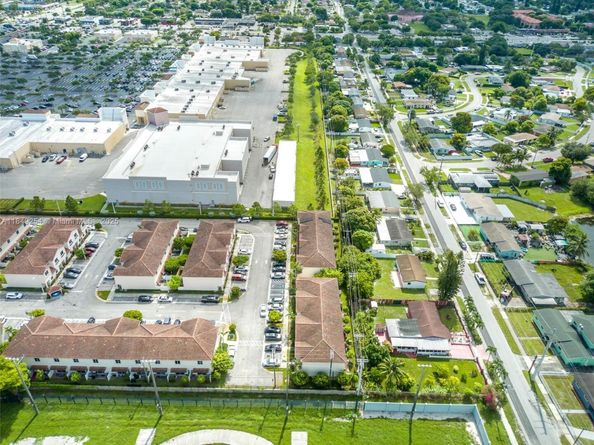 2820 NW 180th St, Miami Gardens FL 33056