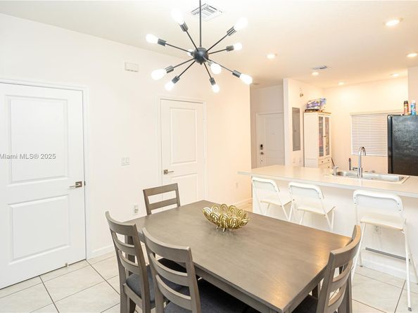 2820 NW 180th St, Miami Gardens FL 33056